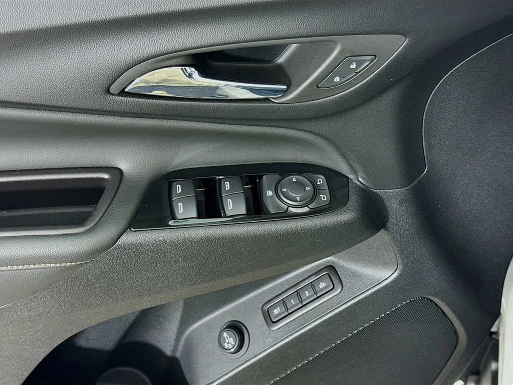 Used 2022 SUMMIT WHITE Chevrolet Premier image 17