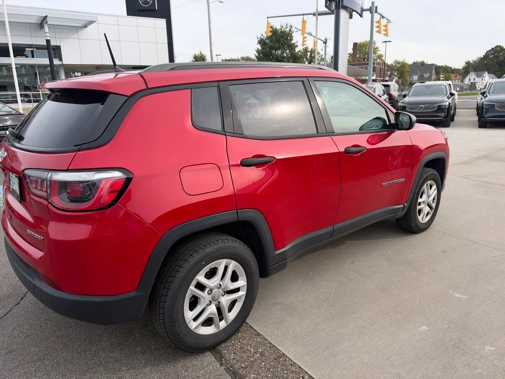 Used 2018 Red Jeep Sport image 4