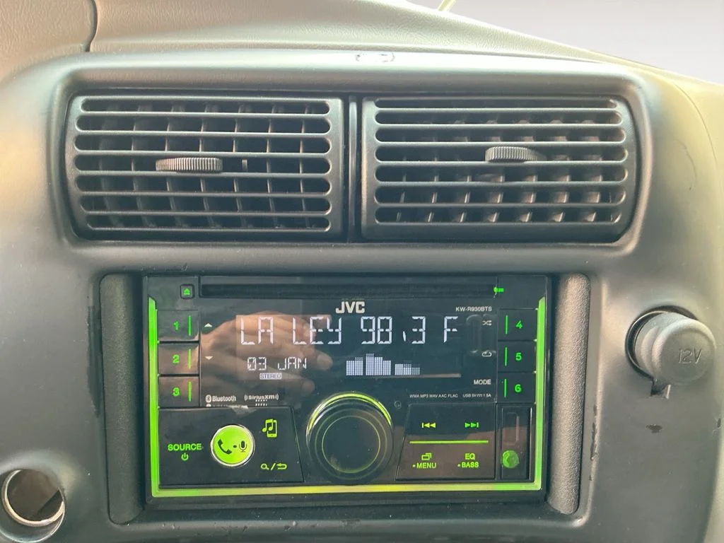 Used 2004 Silver Ford XL image 14