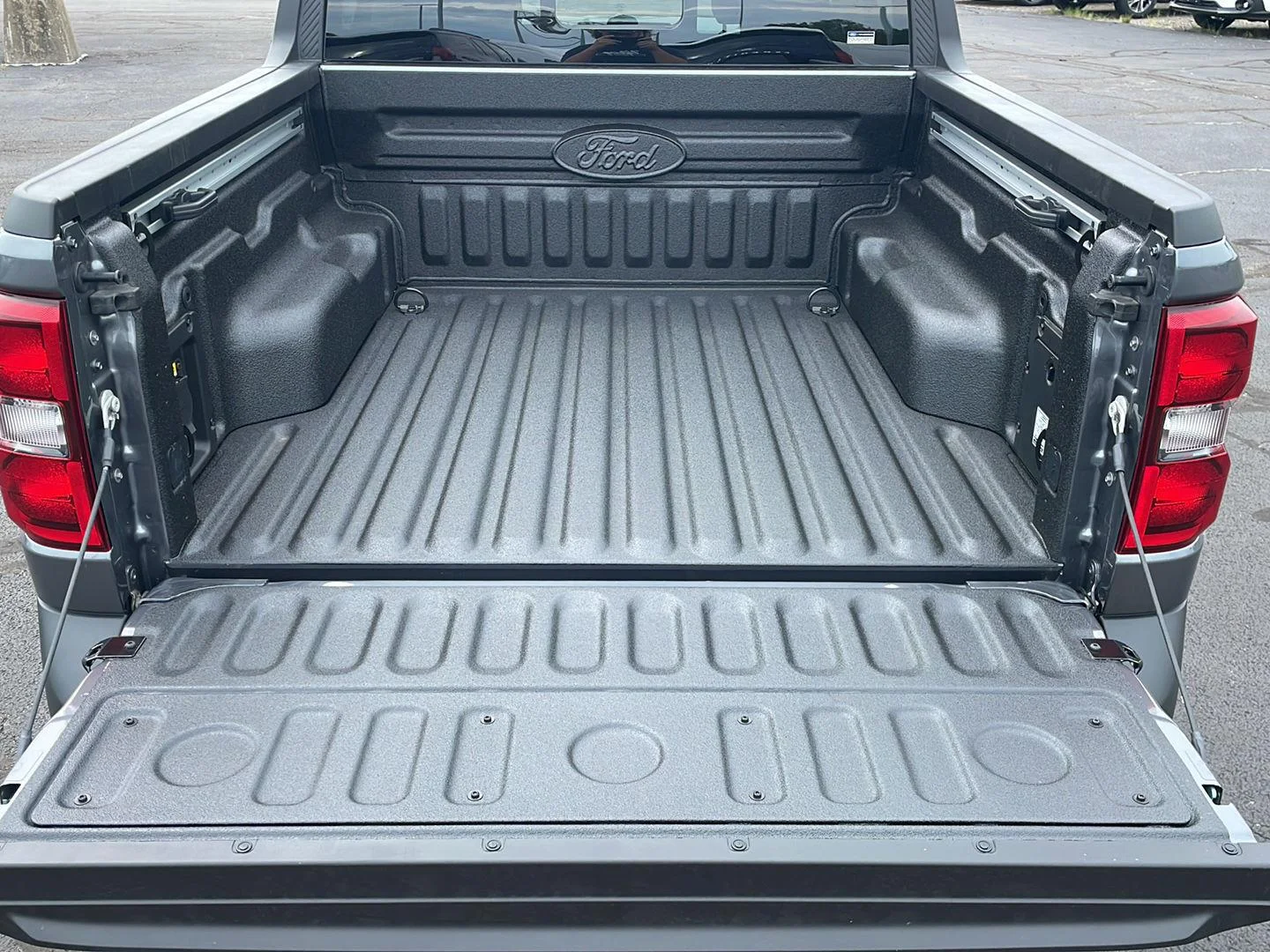 New 2026 Carbonized Gray Metallic Ford LARIAT image 28