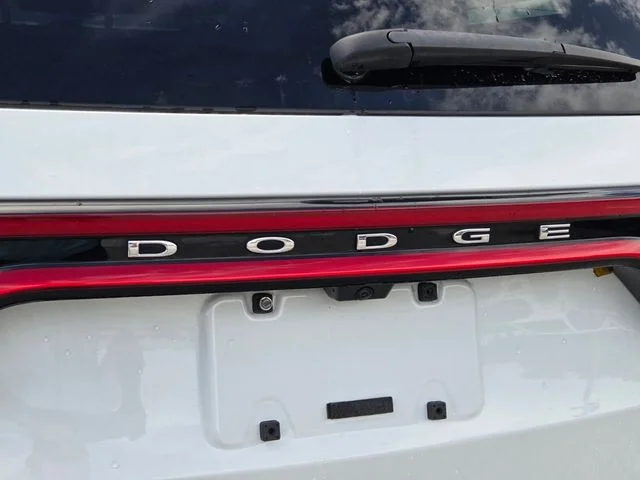 Used 2022 White Dodge SXT image 10