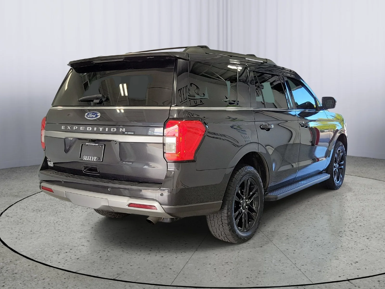 Used 2024 Gray Ford XLT image 2