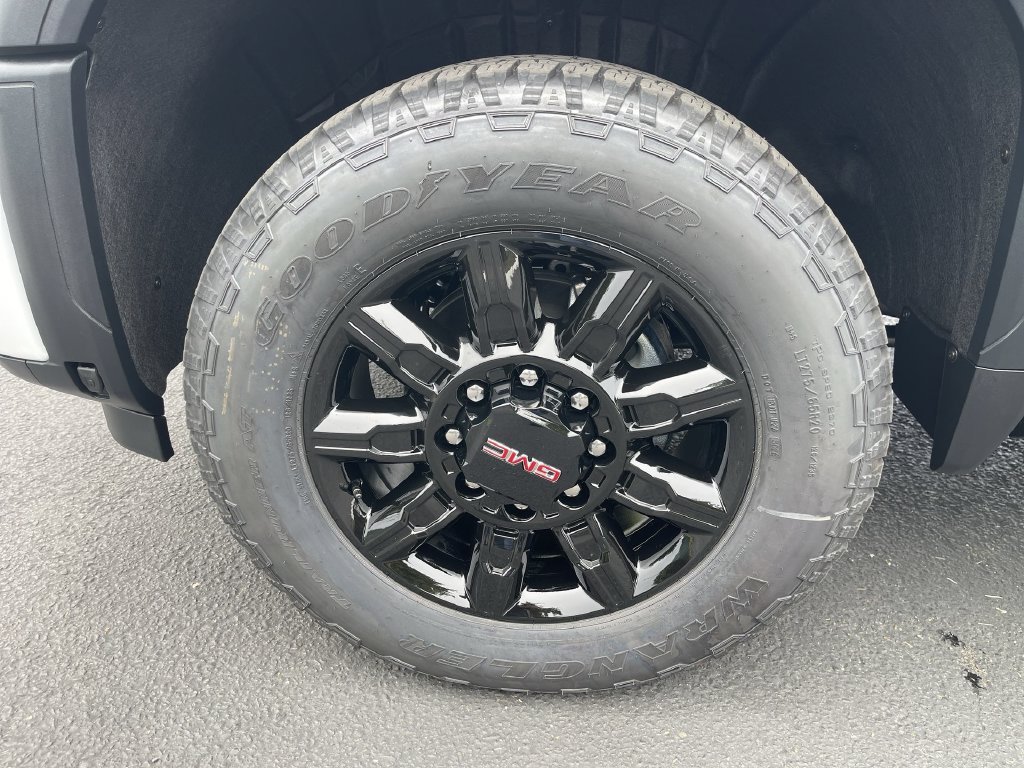 New 2026 Summit White GMC AT4 image 34
