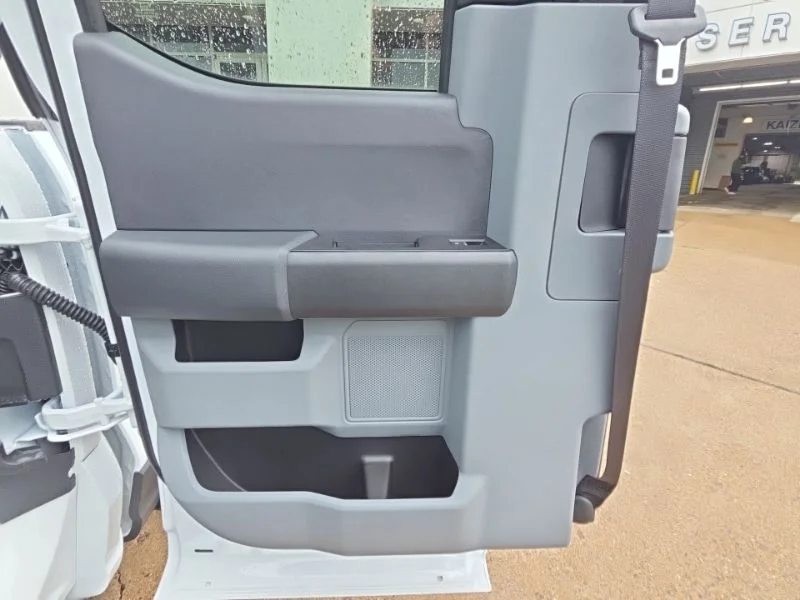 New 2026 Oxford White Ford F-350® XL image 23