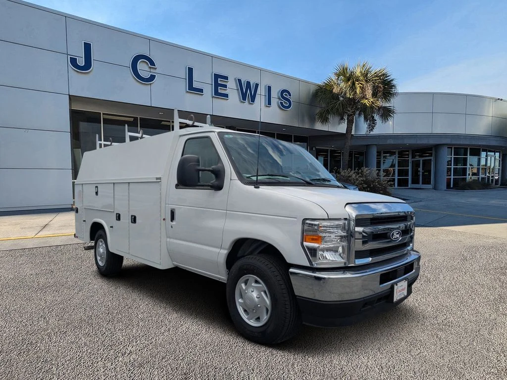 2026 Ford E-Series SRW E-350 Super Duty 138 in WB's photo