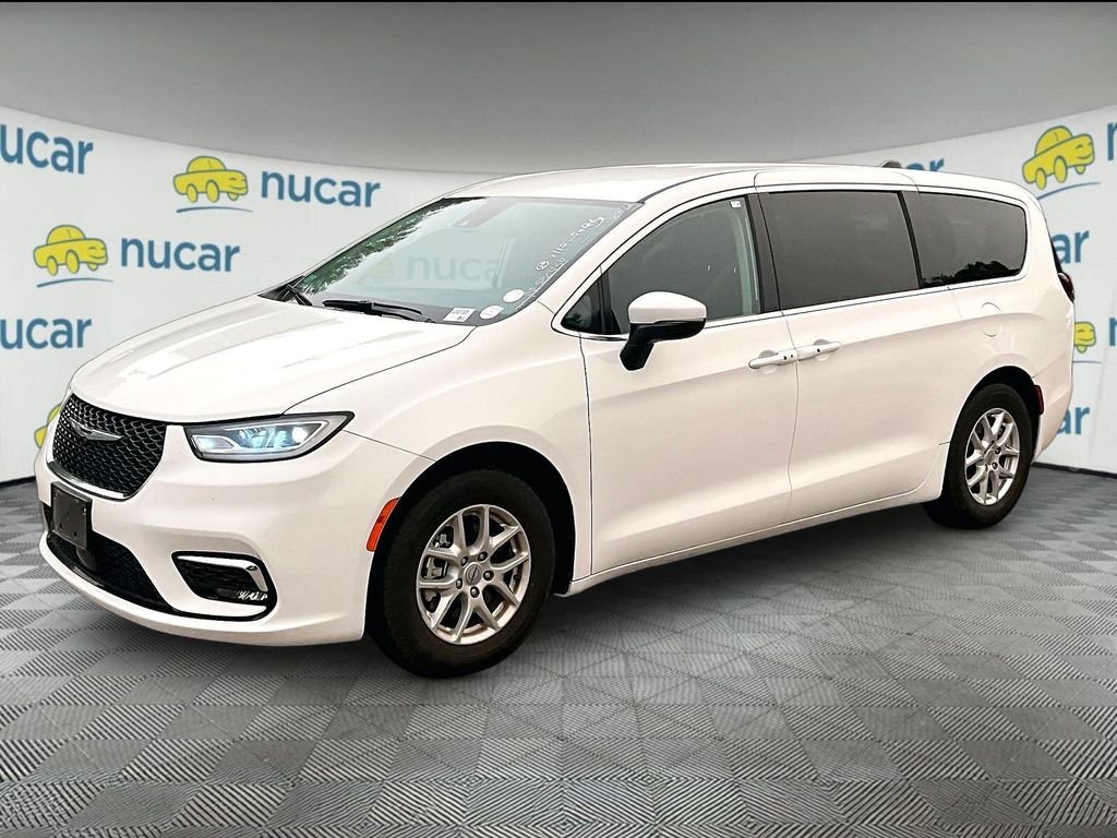 Used 2023 White Chrysler Touring L image 3