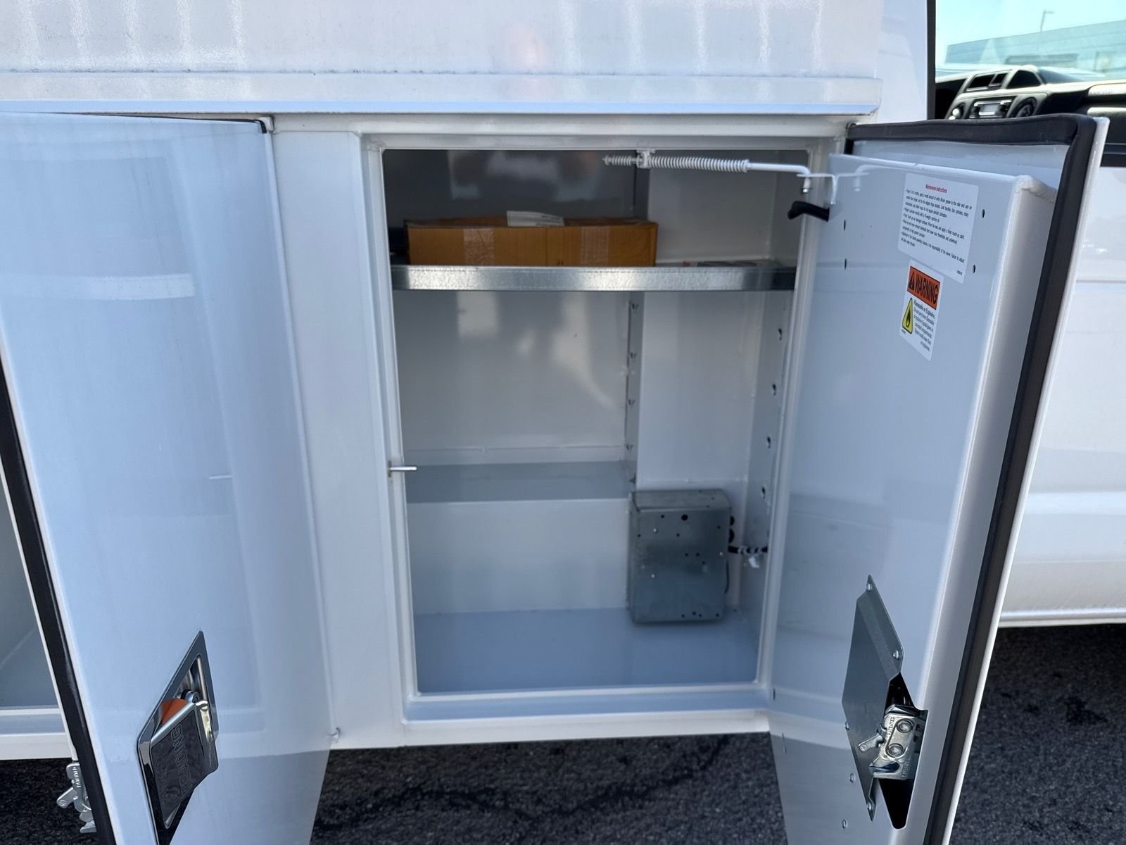 New 2025 Oxford White Ford E-350 SRW image 37