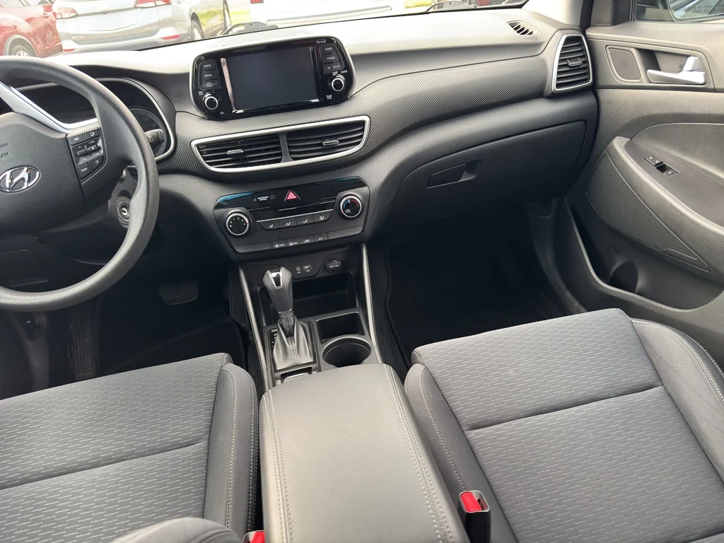 Used 2019 Black Noir Pearl Hyundai SE image 16
