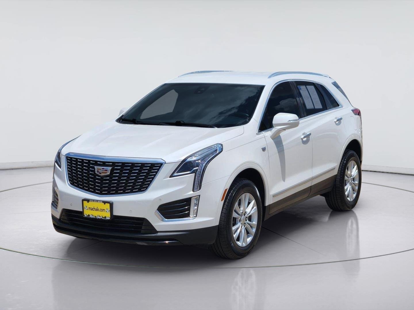 Certified Used 2022 Crystal White Tricoat Cadillac AWD Luxury image 3