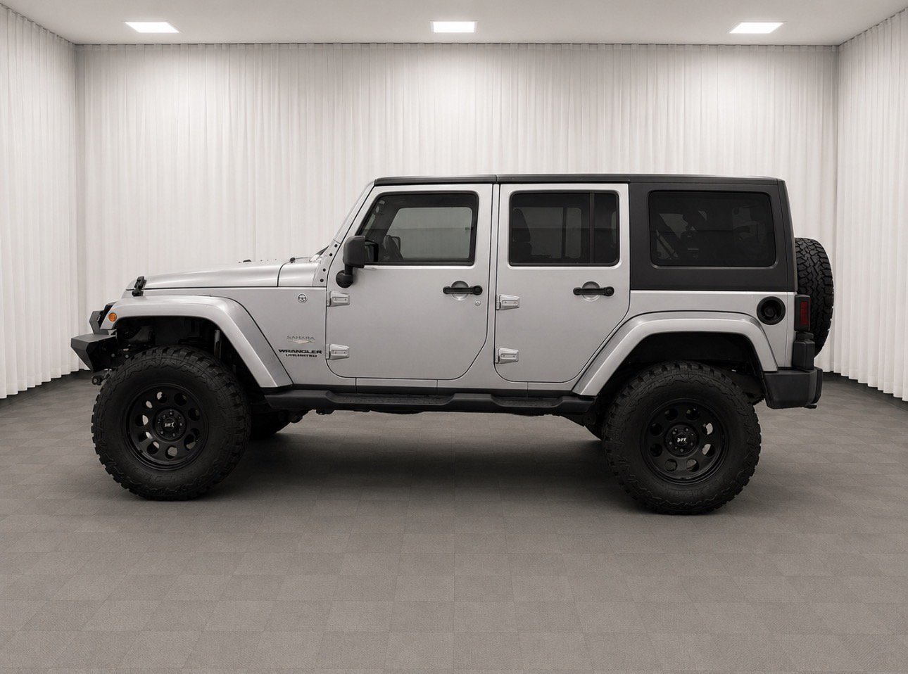 Used 2014 Billet Metallic Clearcoat Jeep Sahara image 6