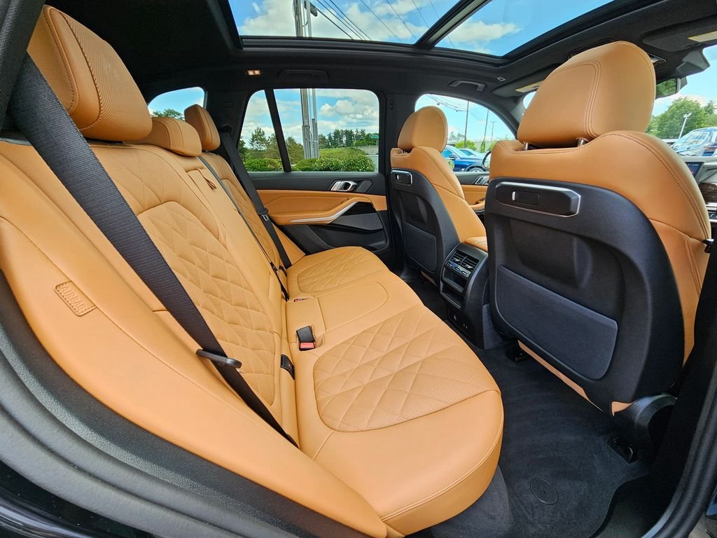 Used 2026 Black Sapphire Metallic BMW xDrive40i image 19