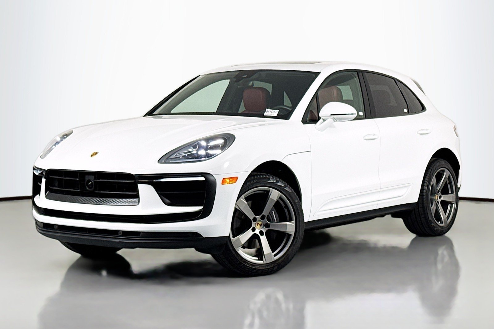 2024 Porsche Macan's photo