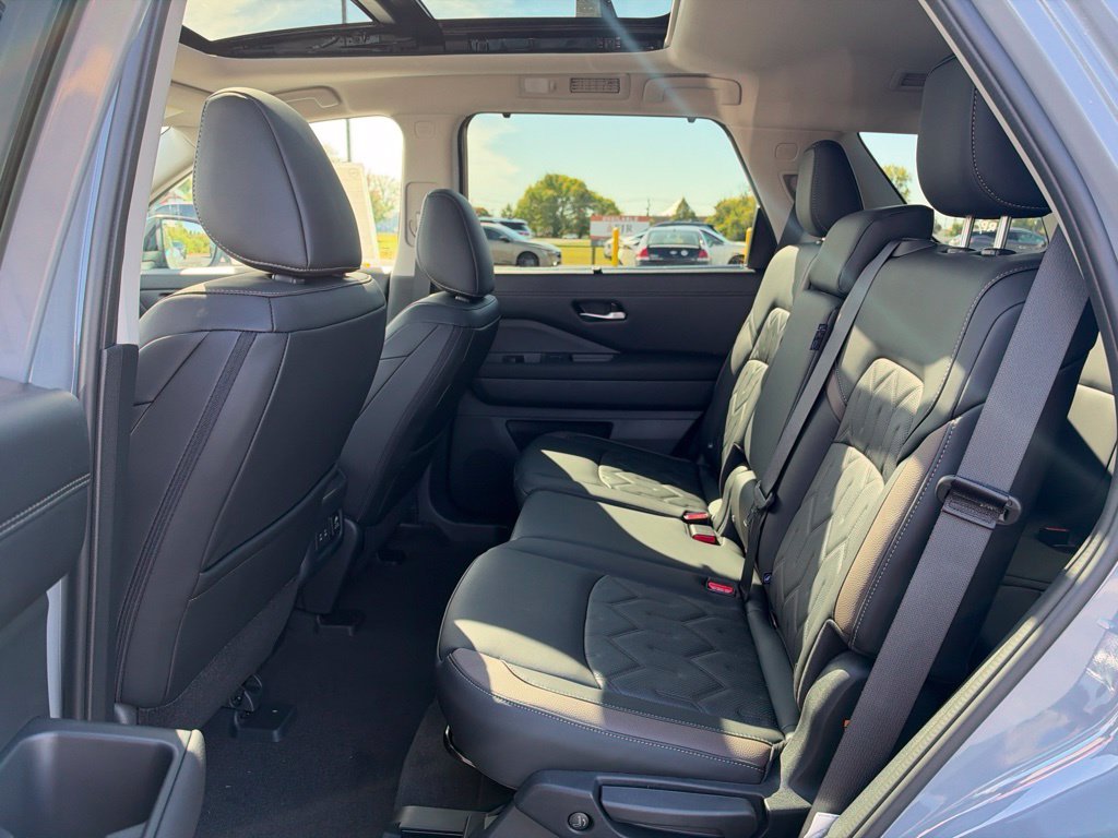 New 2026 Gray Nissan Platinum image 13