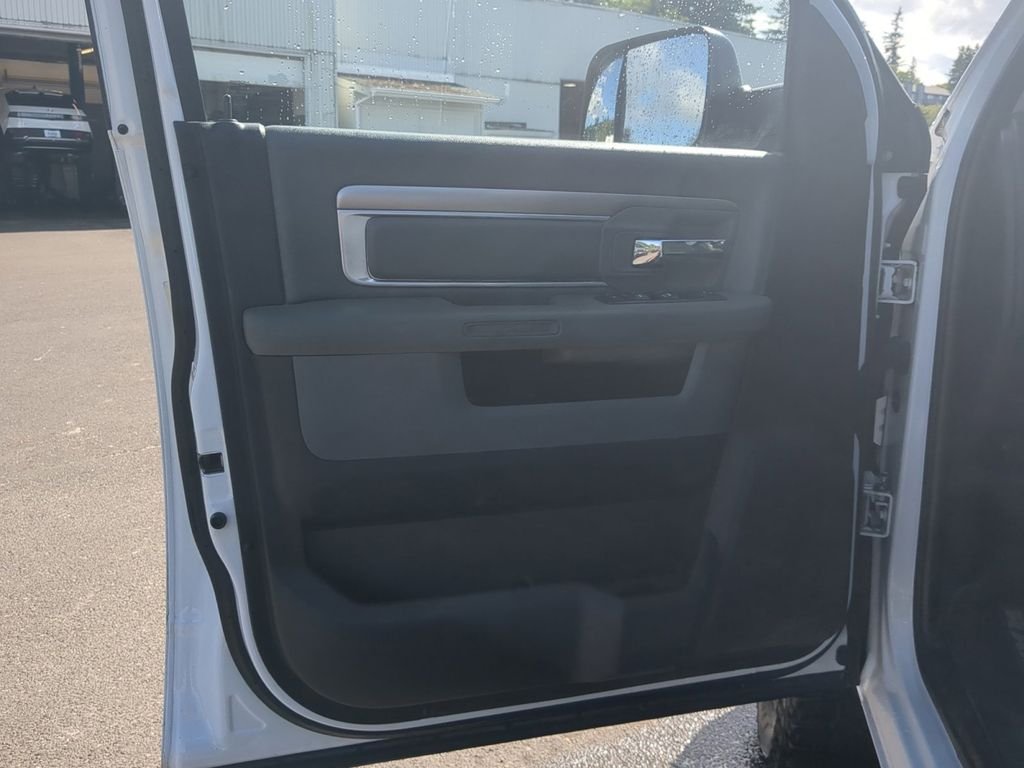 Used 2016 Bright White Clearcoat Ram SLT image 13