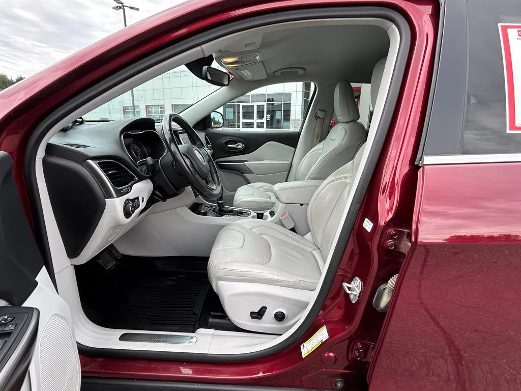 Used 2019 Red Jeep Limited image 13
