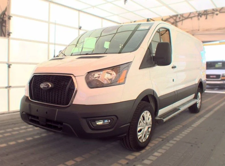 Used 2025 Oxford White Ford Base image 3
