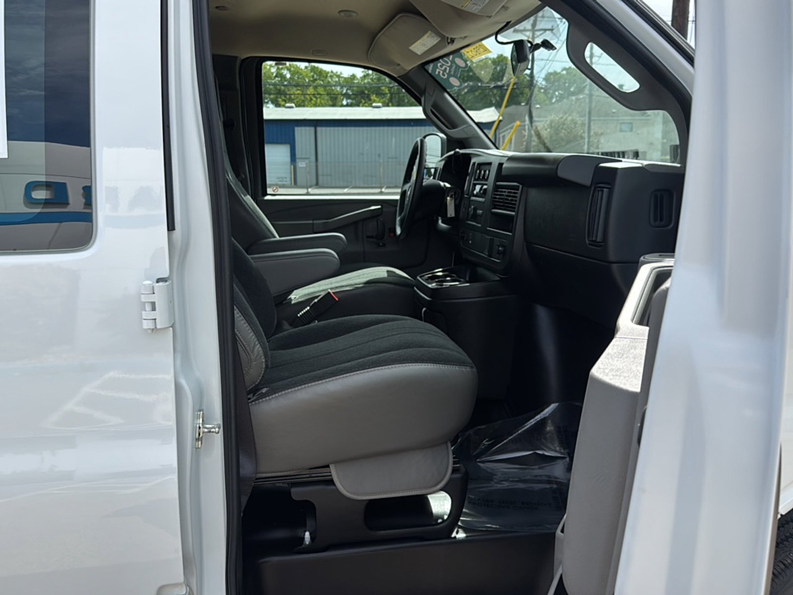 2025 Chevrolet Express Cargo Work Van - Photo 13