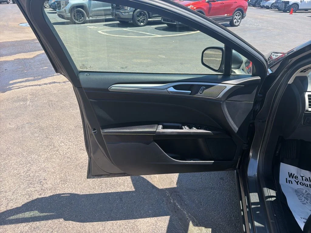 Used 2019 Gray Ford SE image 18