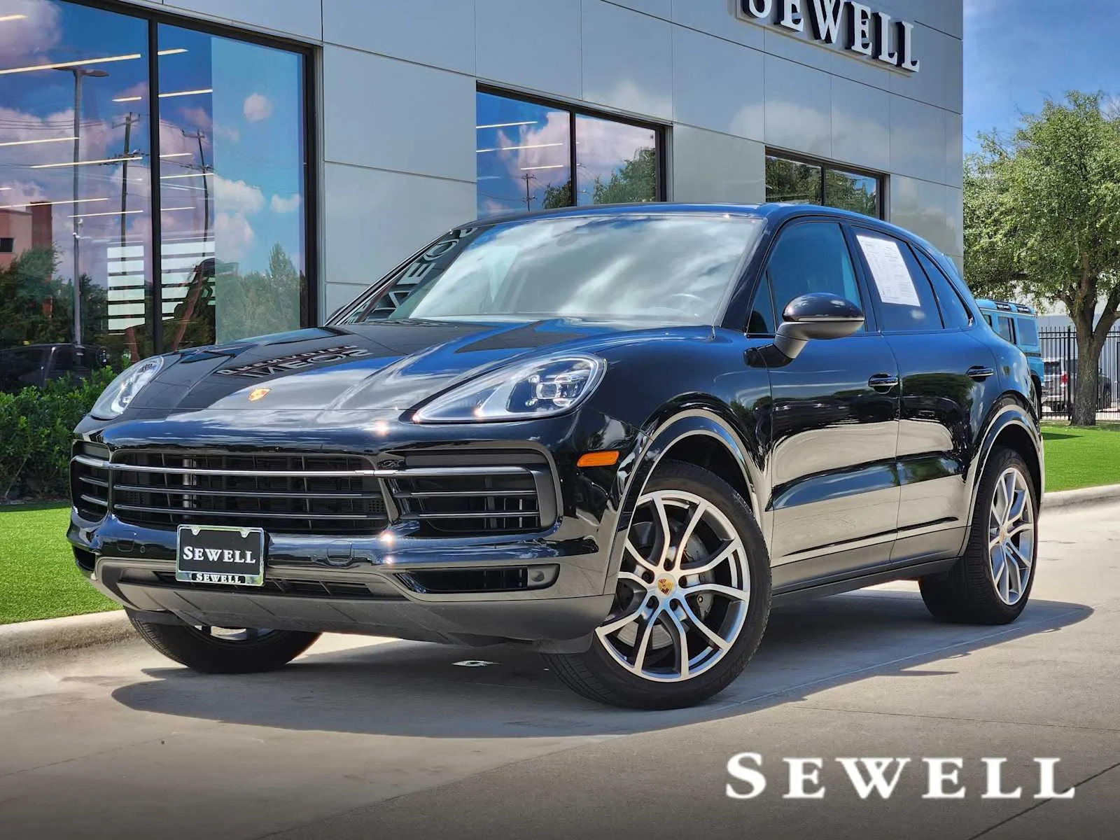 2023 Porsche Cayenne Platinum Edition S's photo