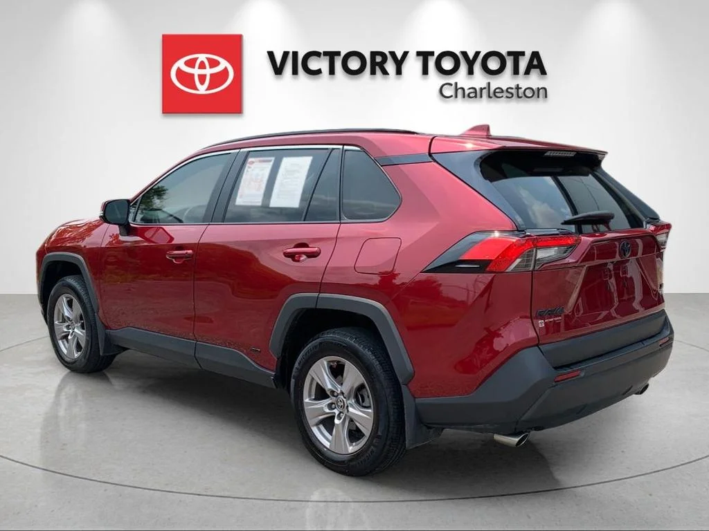 Used 2025 Red Toyota XLE image 3