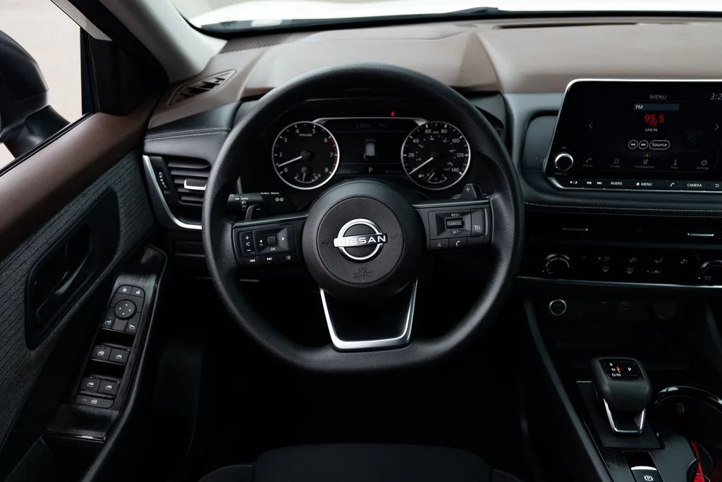Used 2023 White Nissan S image 11