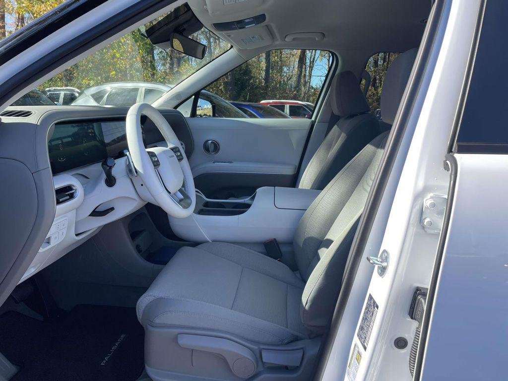 New 2026 White Hyundai SE FWD image 15