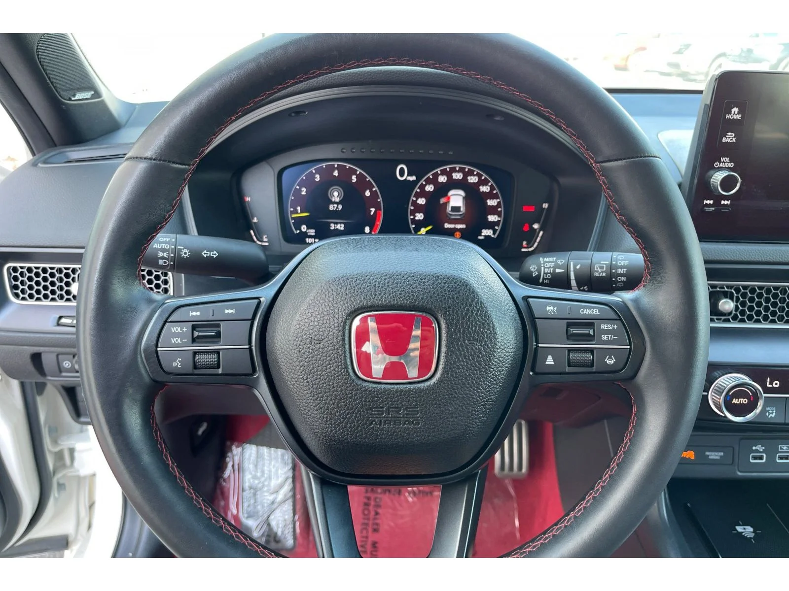 Used 2025 Championship White Honda Base image 32