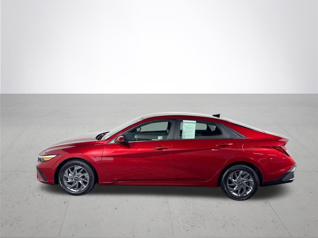 Used 2024 Red Hyundai SEL image 9