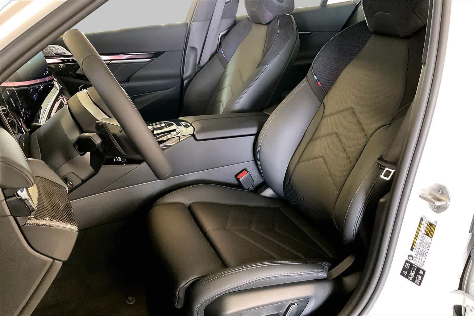 New 2027 Mineral White Metallic BMW 530i xDrive image 9