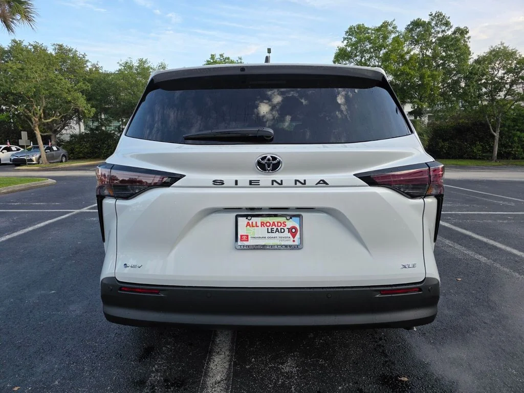 New 2026 Wind Chill Pearl <sup>1</sup> Toyota  XLE image 10
