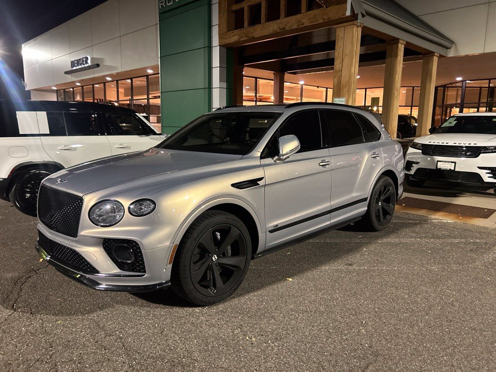 Used 2022 Black Bentley V8 image 1