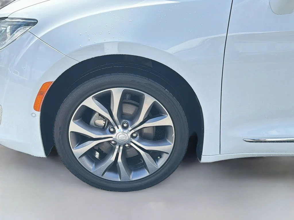 Used 2018 White Chrysler Limited image 33