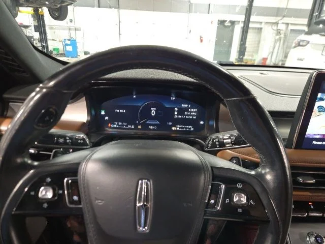 Used 2020 Red Lincoln Reserve image 16