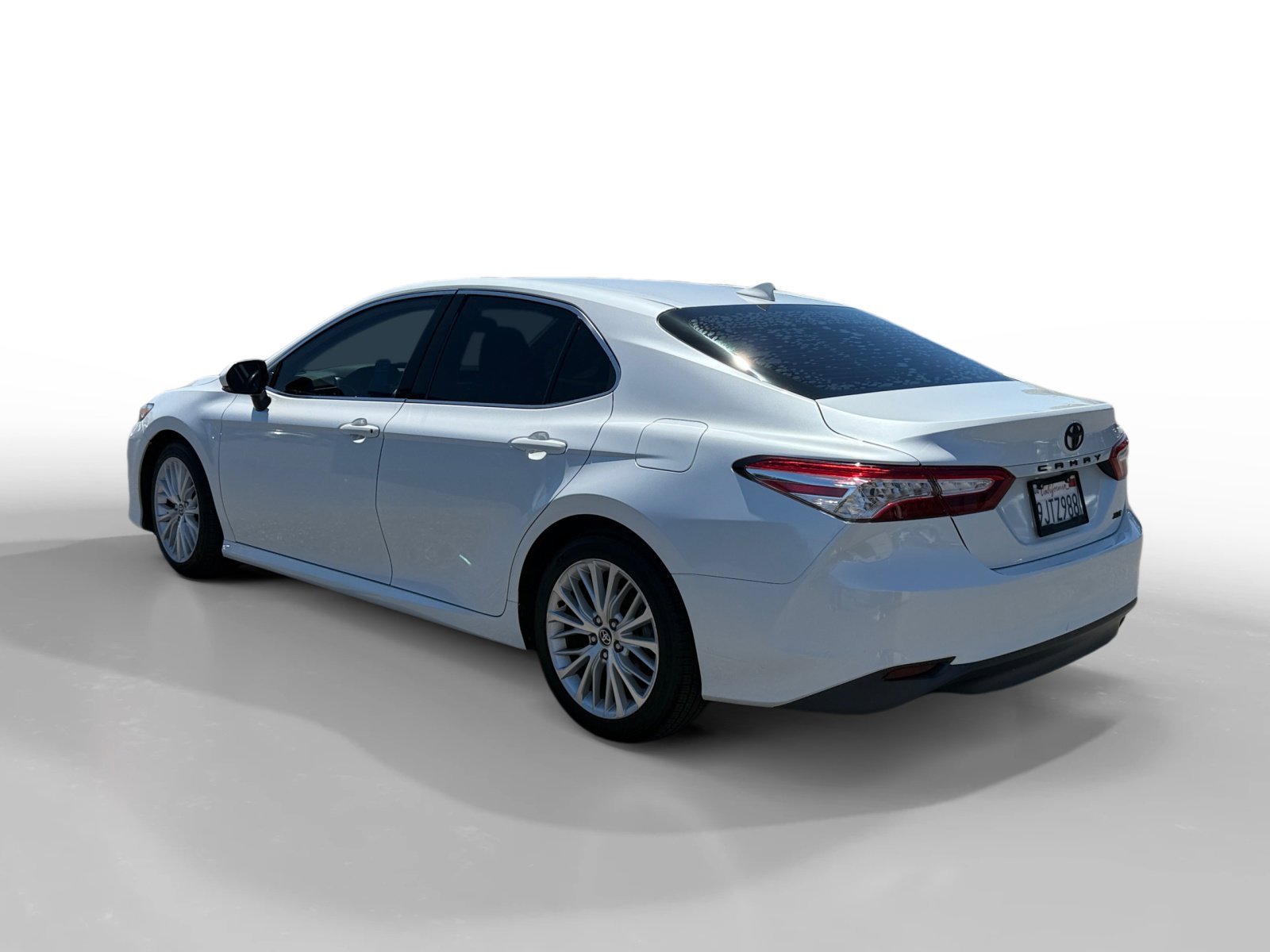 Used 2020 Pearl Toyota XLE image 3