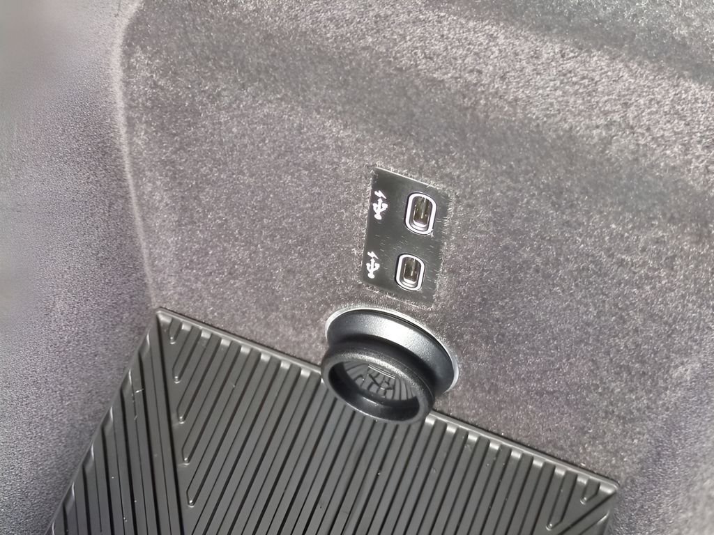 2026 BMW i7 50 - Photo 23