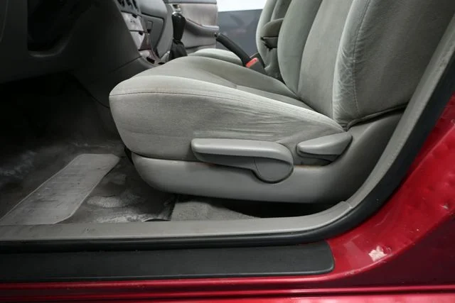 Used 2007 Red Toyota LE image 19