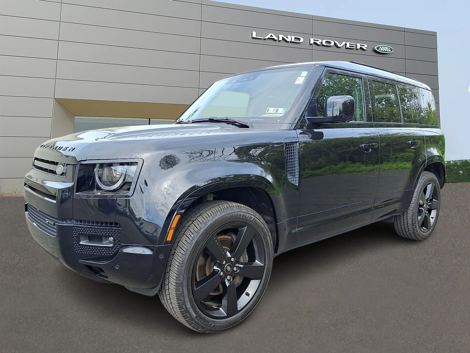 2022 Land Rover Defender X-Dynamic HSE's photo