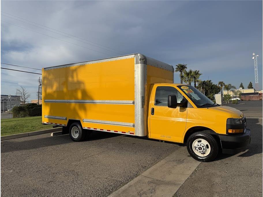 2020 GMC Savana Cutaway Work Van