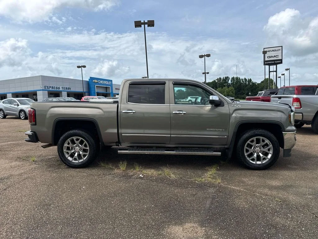 Used 2017 Gray GMC SLT image 18