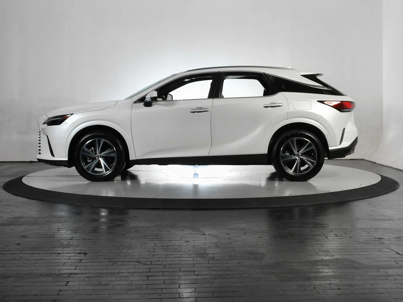 Used 2025 Eminent White Pearl Lexus Premium image 2