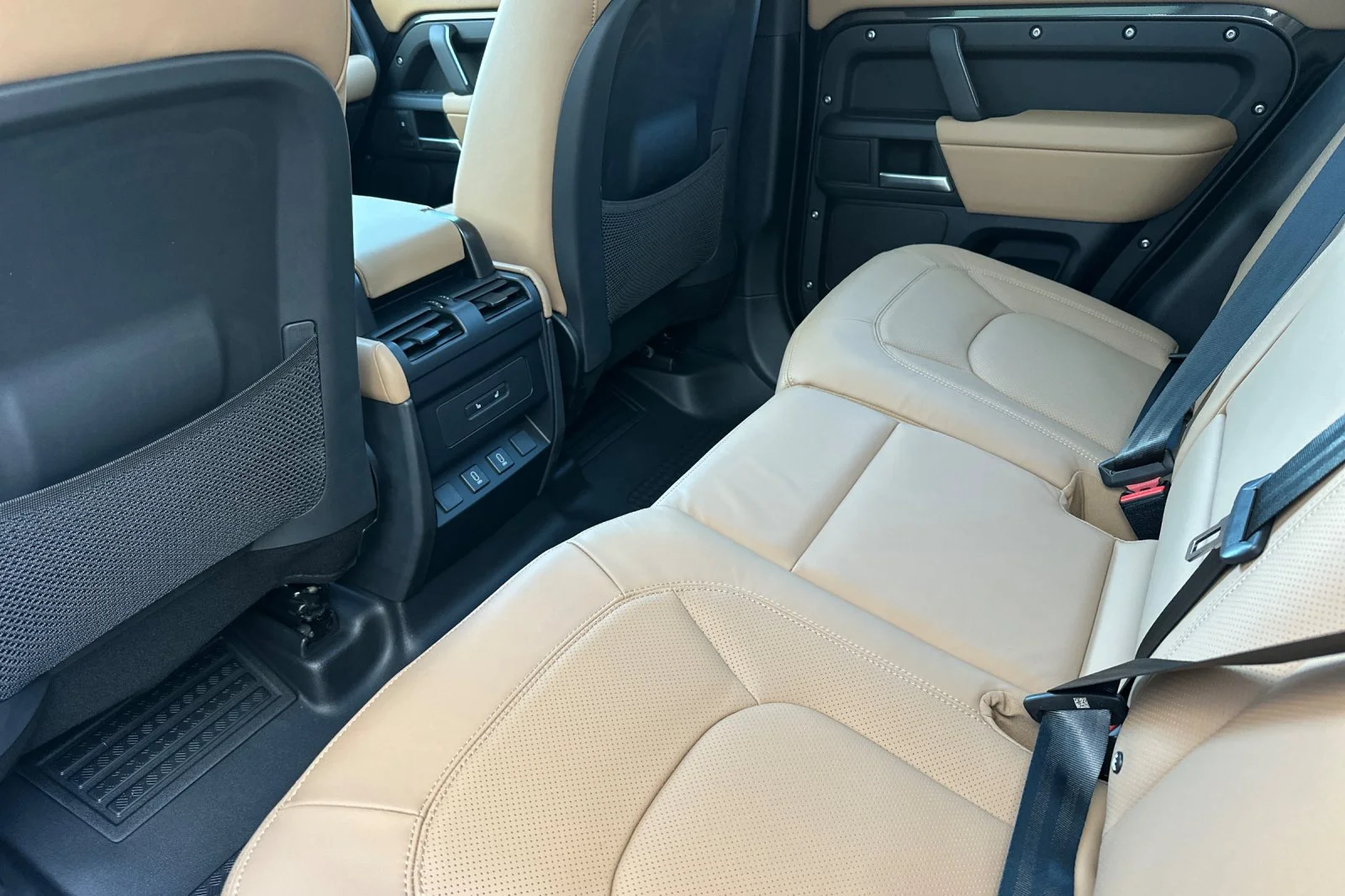 New 2026 Carpathian Grey Land Rover X-Dynamic SE image 12