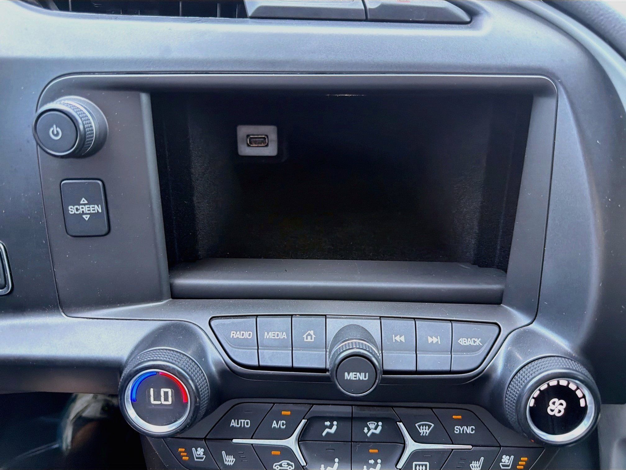 Used 2014 Arctic White Chevrolet 2LT image 28