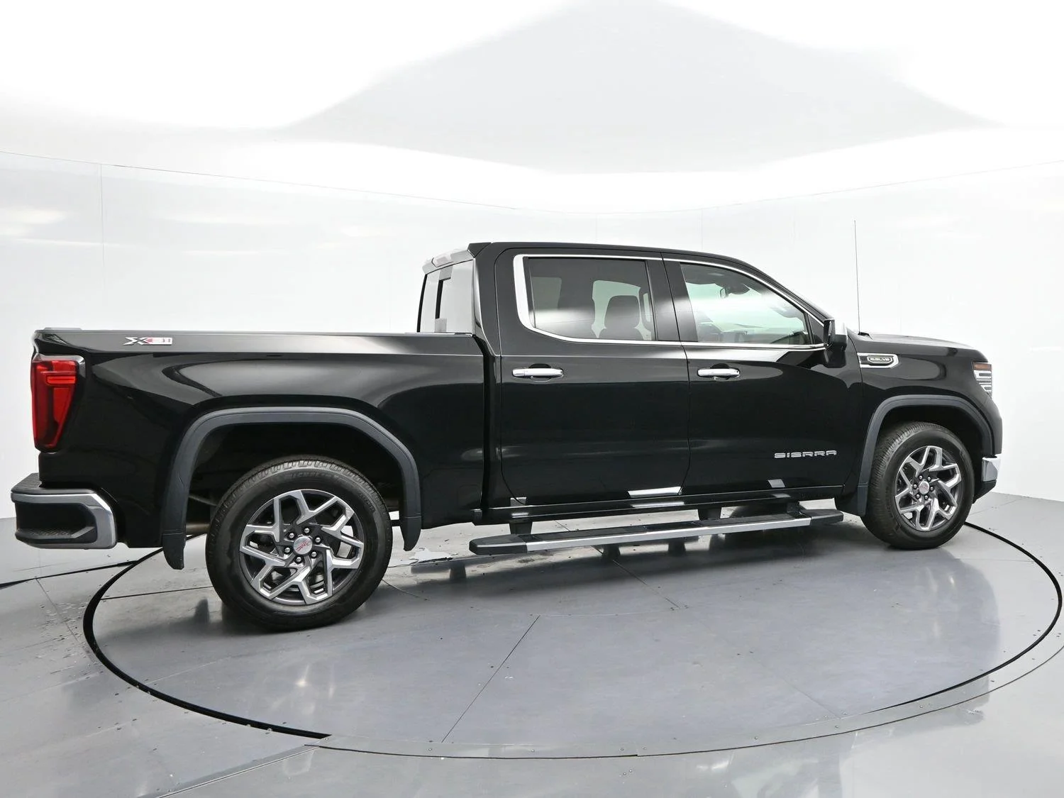 Used 2023 ONYX BLACK GMC SLT image 8