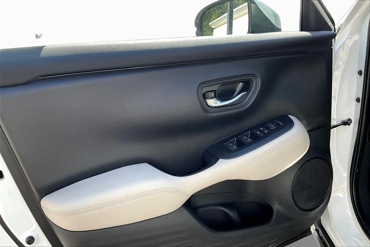 New 2027 Platinum White Pearl Honda LX image 10