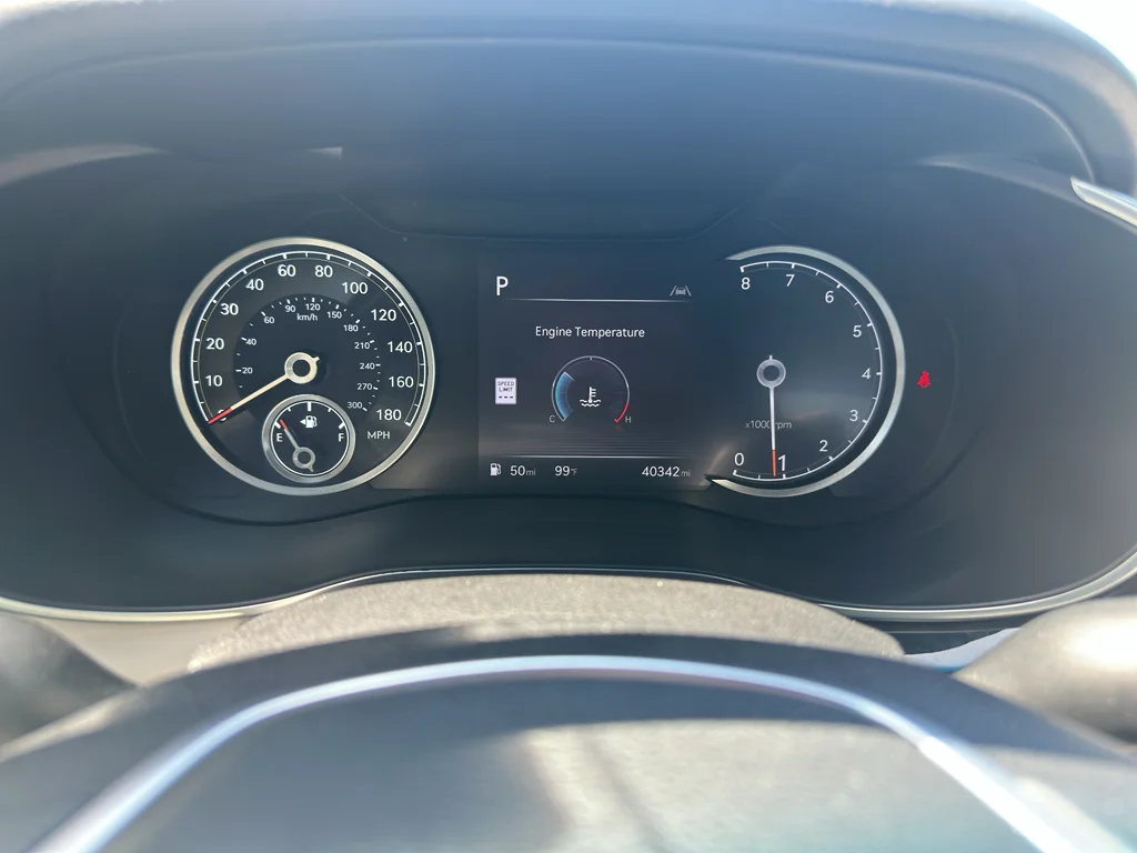 Used 2025  Genesis 2.5T image 19