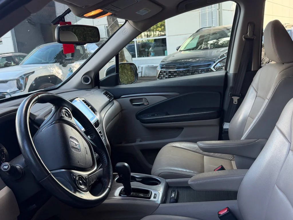 Used 2016 White Diamond Pearl Honda EX-L image 11