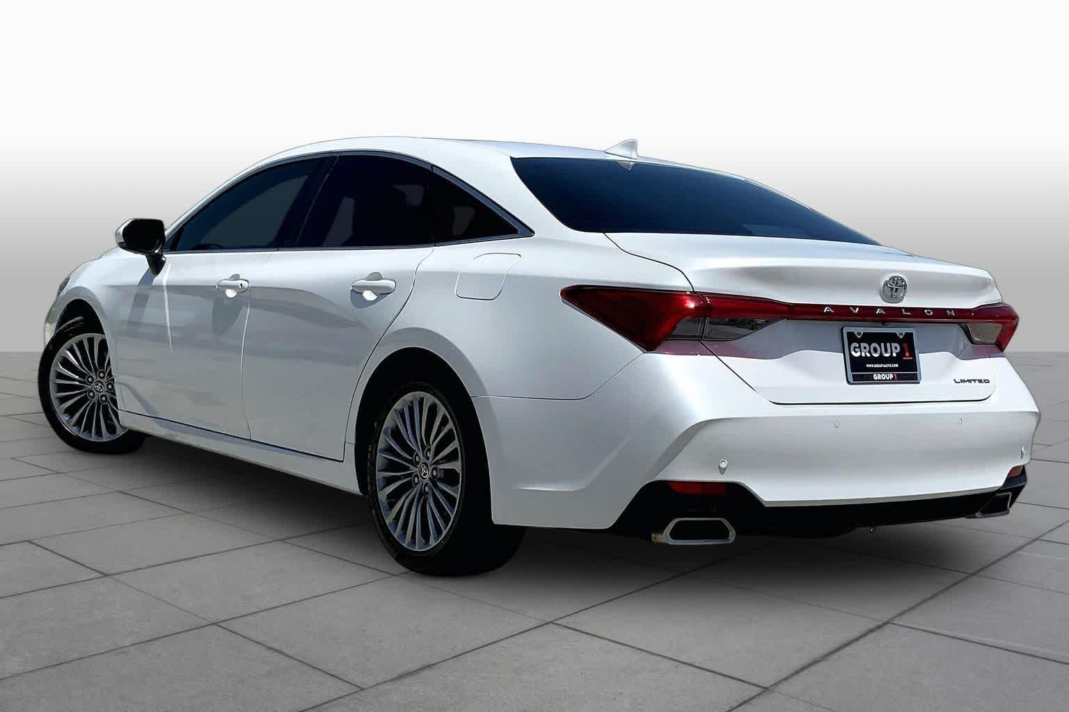 Used 2022 Wind Chill Pearl Toyota Limited image 12