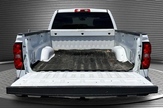 Used 2018 White Chevrolet LT image 7