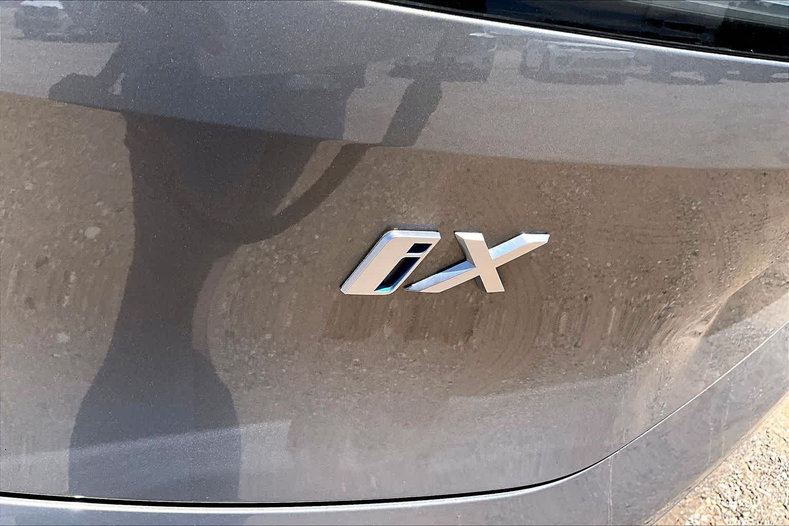 Used 2024 Oxide Grey Metallic BMW xDrive50 image 28