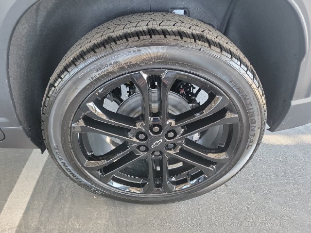 New 2027 Polar White Tricoat Chevrolet LT image 22